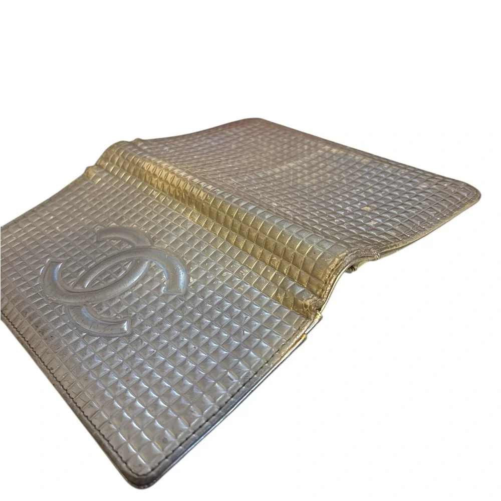Rare CHANEL Metallic Silver wallet with unbranded Pearl Chain - Picture 11 of 14